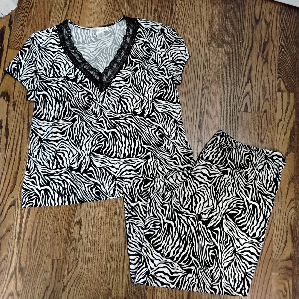 🌟7/25$ Linea Donatella Zebra Patterned Lounge Set - Picture 2 of 6